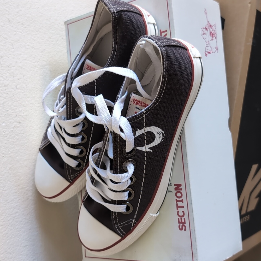 True Religion canvas sneakers sz8